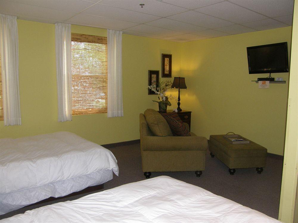 Higher Ground Hotel Independence Exterior photo